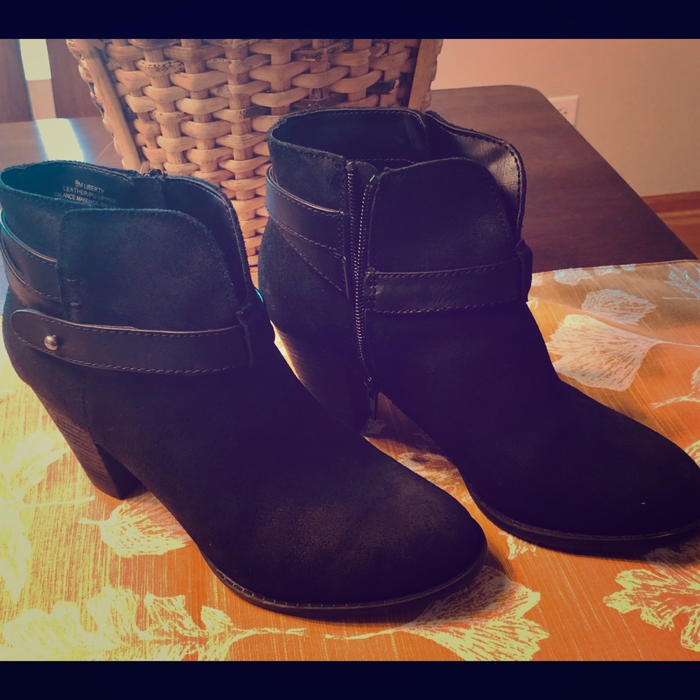 Women’s black boots